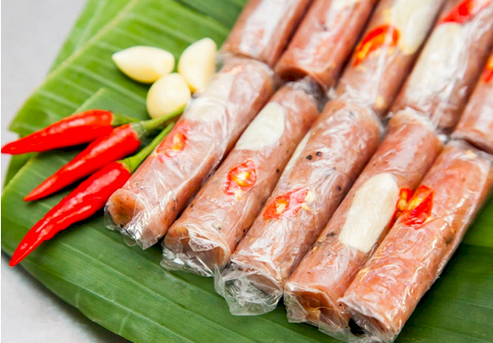 Nem chua được làm từ thịt lợn tươi